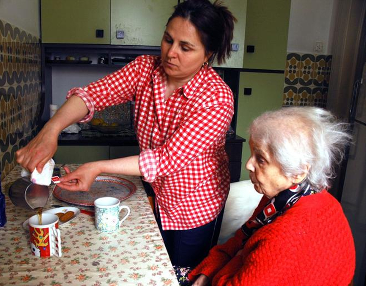 De necrezut! Ce pensie poate primi o badantă româncă după doar 10 ani de muncă în Italia