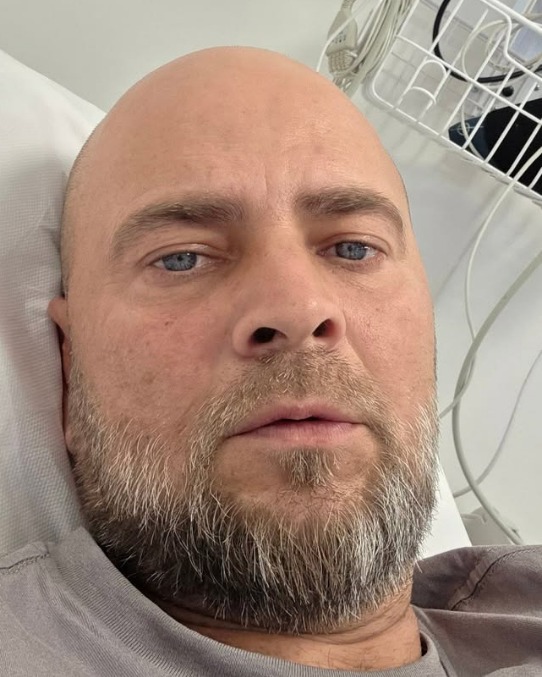 Prezentatorul TV Cosmin Seleși, a ajuns pe patul de spital cu dureri cumplite: „O bacterie nenorocită…”