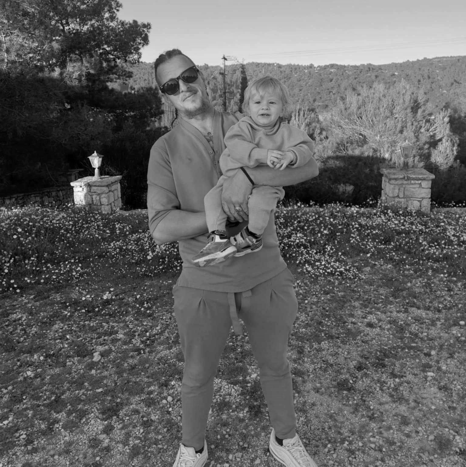 Sfârșit cumplit pentru un băiețel de doi ani. Micuțul și-a pierdut viața după ce a fost atacat de câinele adoptat de familie