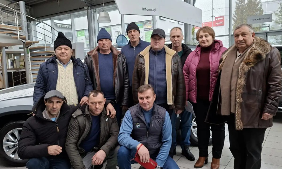 Angajați din România, recompensați cu mașini cadou de patronul lor . „La început au crezut că e o glumă”