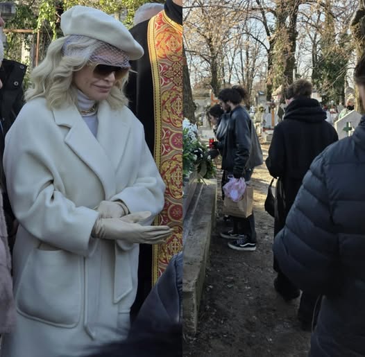 Tatăl Loredanei a fost condus pe ultimul drum la Cimitirul Bellu. Apariția artistei, îmbrăcată în alb, a impresionat la funeraliile lui Vasile Groza.