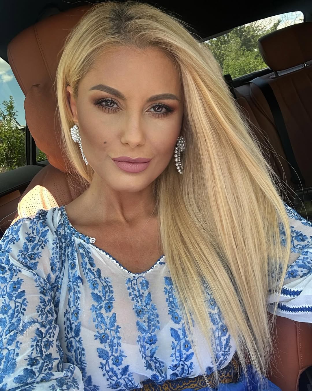 Emilia Ghinescu rupe tăcerea după zvonurile despre un nou iubit. Primele declarații ale artistei, după ce s-a spus că ar fi ales un bărbat cu 20 de ani mai tânăr