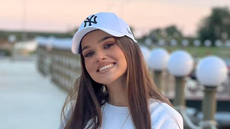 Theo Rose, val de controverse în online după ce i-a pupat pe gură pe Horia Brenciu, Jorge și Andrei Bănuță.