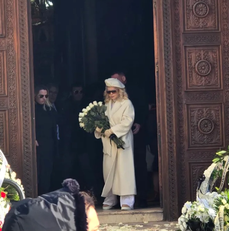 Motivul real pentru care Loredana Groza a purtat alb la înmormântarea tatălui său.