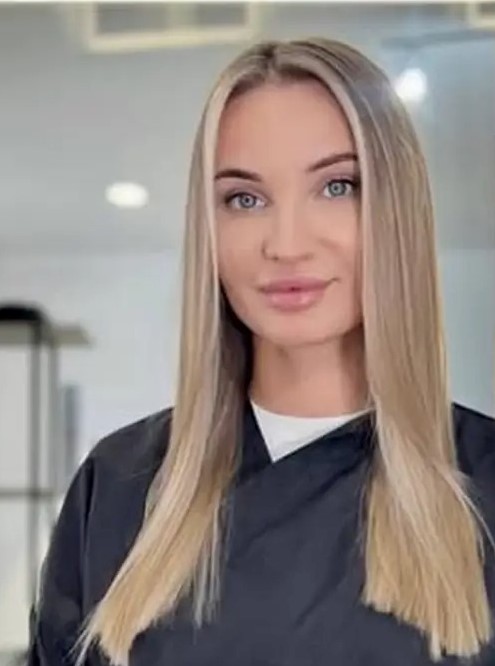 Cine este influencerița care și-a pierdut viața după o intervenție estetică. Julia Burtseva avea doar 38 de ani