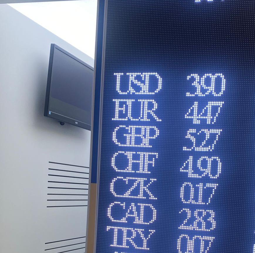 Cât se vinde un euro pe Aeroportul Henri Coandă. Mulți călători au crezut că este o greșeală: