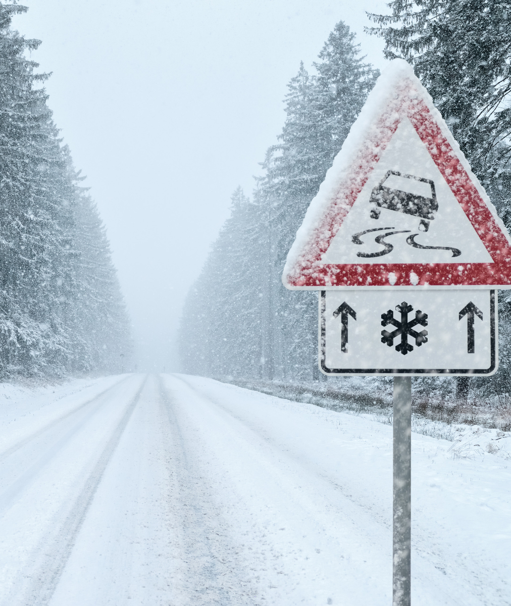 Ninge în aproape toată România. Regiunile unde circulația este restricționată și drumurile afectate de viscol și zăpadă