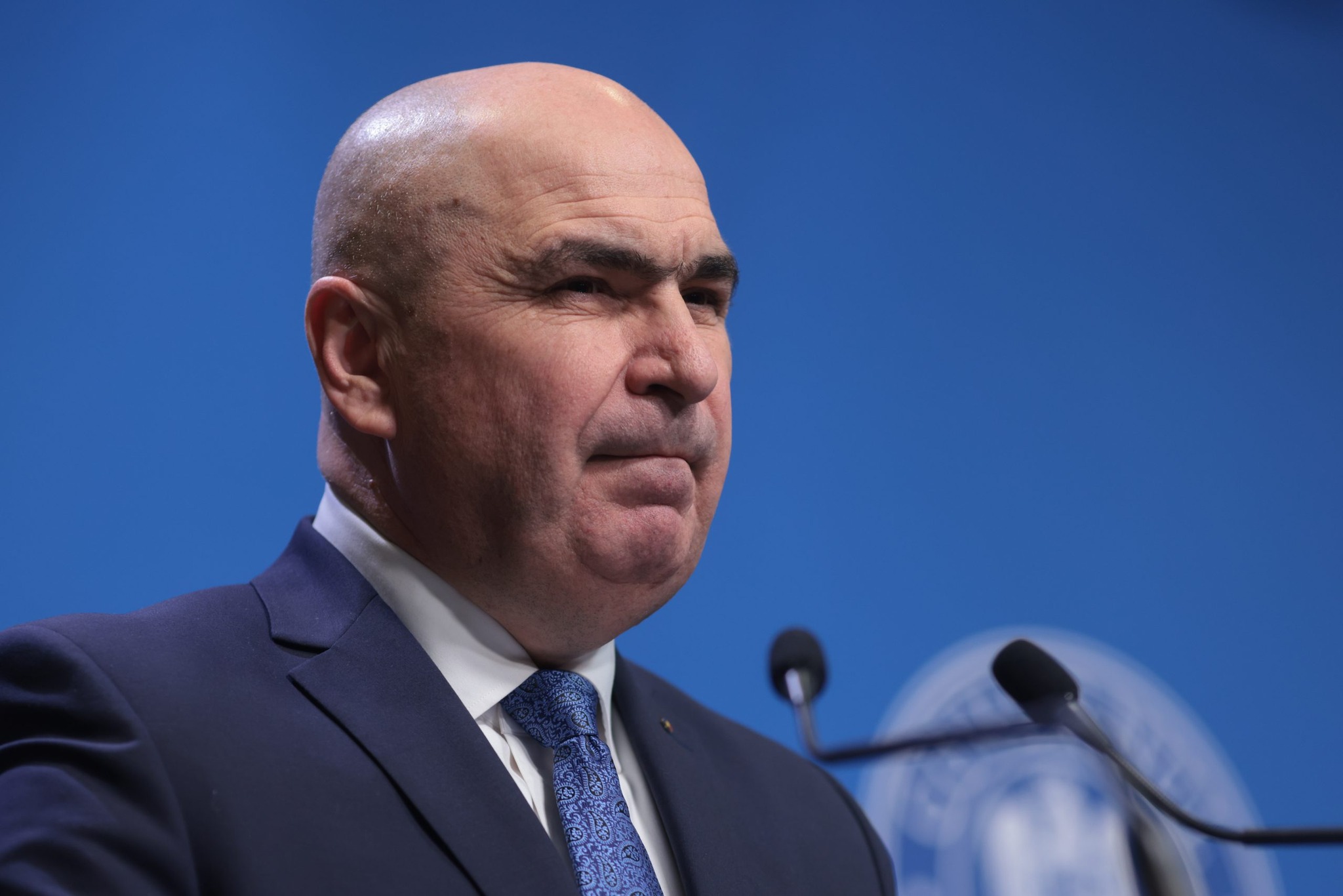 Guvernul Bolojan reduce masiv aparatul bugetar: