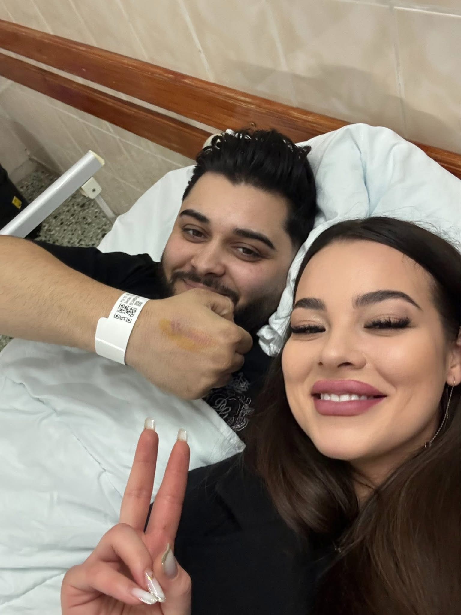 O tânără din Buzău aduce acuzații după decesul iubitului ei. Contestă versiunea oficială și reclamă deficiențe în intervenția medicală