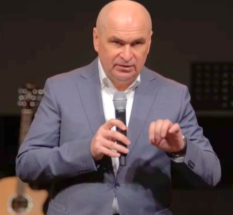 Rugăciune pentru conducerea României. Numele premierului Ilie Bolojan, rostit în biserică: