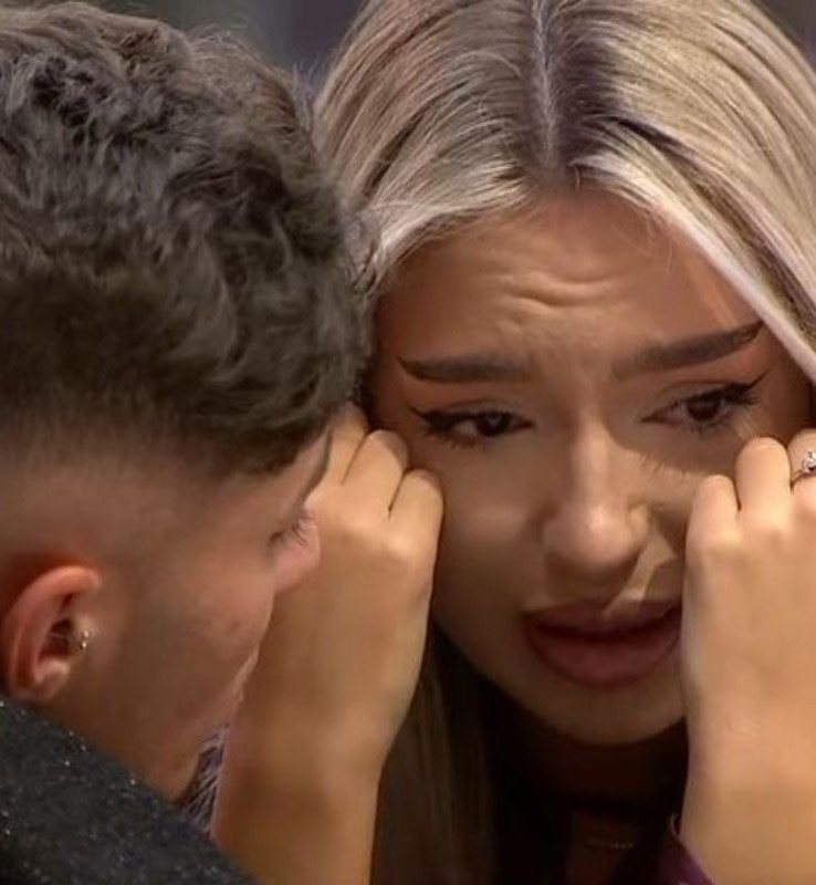 Naomi a plecat la scurt timp după ce s-a mutat cu Dorobanțu.