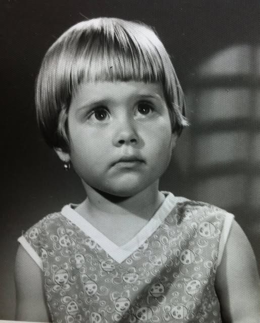 Imposibil să nu o recunoști! Fetița delicată din imagine este azi o femeie puternică, admirată de o țară întreagă