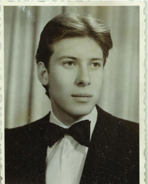 Îl recunoști? Este pe micile ecrane în fiecare zi, dar puțini știu drama din spatele zâmbetului.