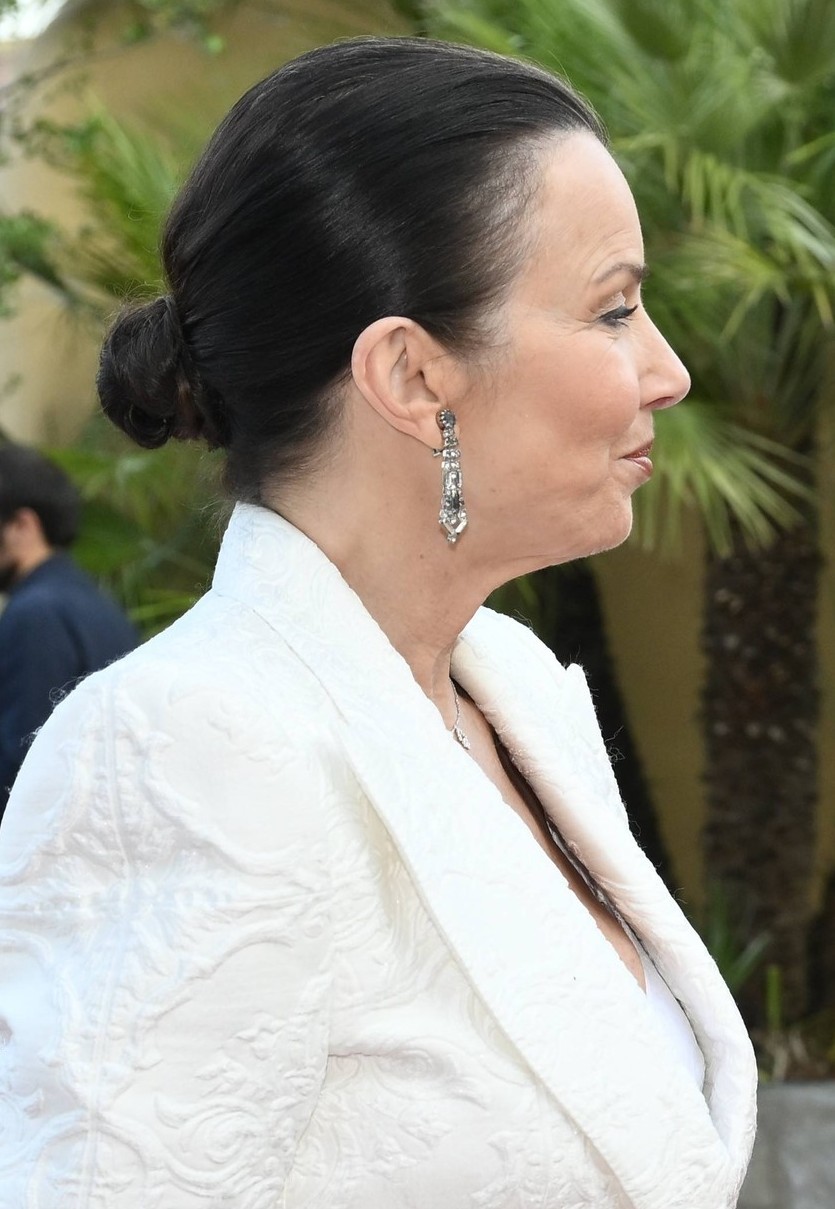 Sigur o recunoști!  La aproape 70 de ani, celebra actriță a renăscut după două lovituri cumplite. Povestea ei emoționează o lume întreagă