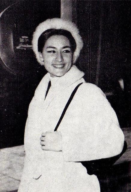 O recunoști? La 78 de ani, marea noastră artistă uimește prin rafinament și demnitate. Povestea unei femei care a renăscut din durere