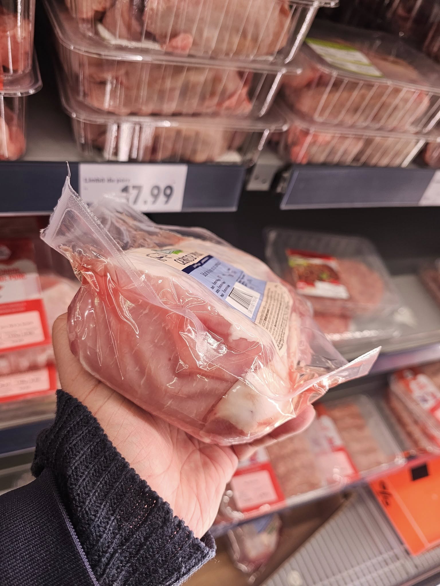 Preț surprinzător la carnea de porc! Cât costă un kilogram de cotlet fără os, din porci crescuți în România: