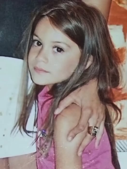 „A ieșit soarele din nori…” Fiica celebrului artist se mărită! Detaliul care i-a uimit pe toți: viitorul soț seamănă cu tatăl ei