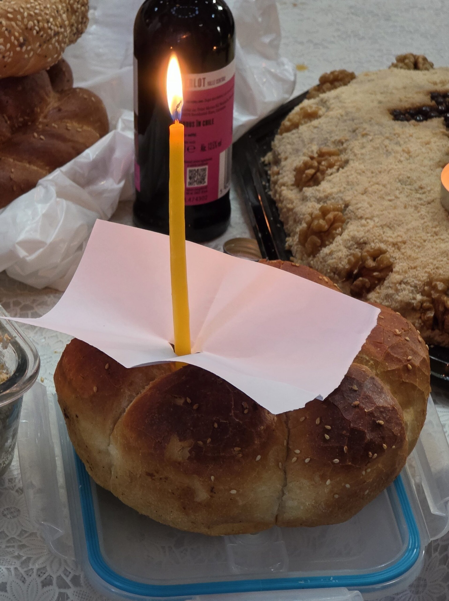 Sâmbăta pomenirii celor adormiți este pe 14 februarie. Ce se împarte în această zi: