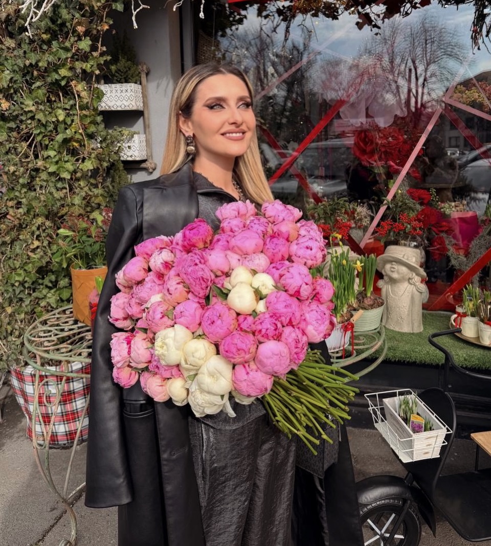 Este oficial! Alina Sorescu rupe tăcerea după buchetul misterios de flori – Adevărul despre viața ei sentimentală!