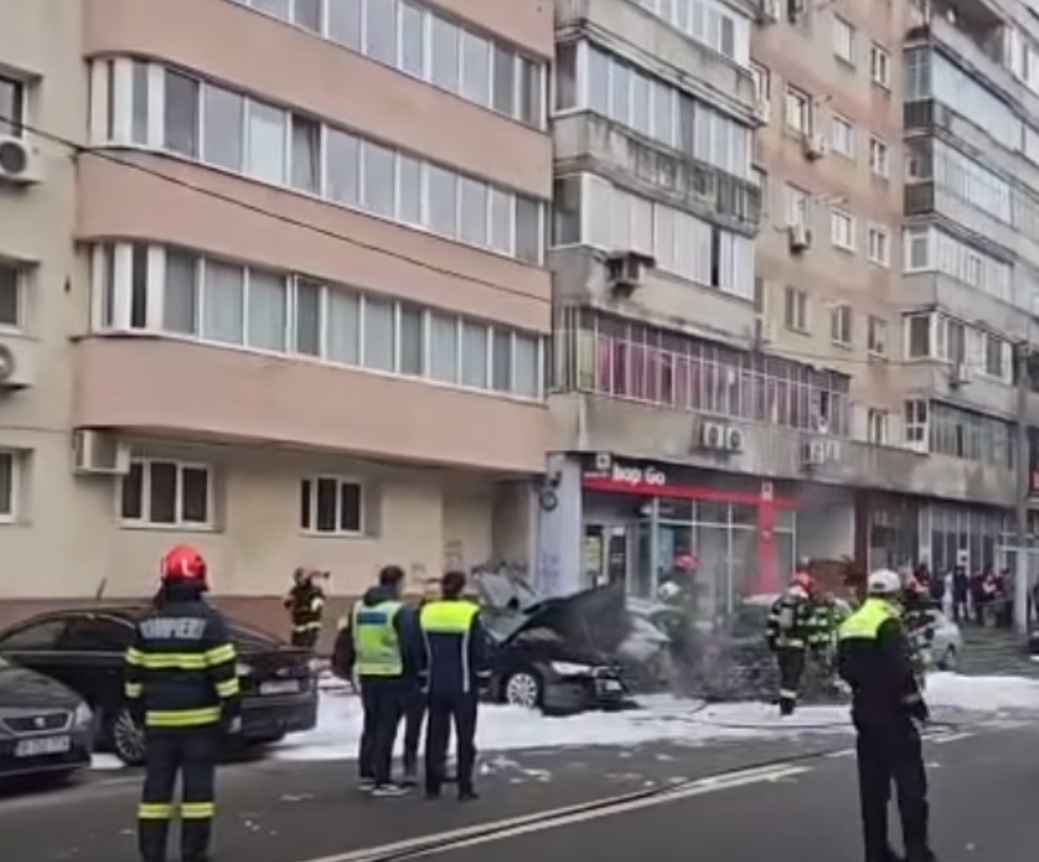 Un gest simplu putea face diferența! Cum ar fi putut scăpa femeia din autoturismul incendiat