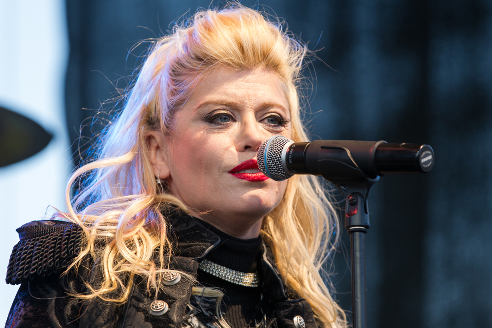 Loredana Groza, apariție care a stârnit controverse la parastasul tatălui său! Ținuta aleasă a împărțit publicul: