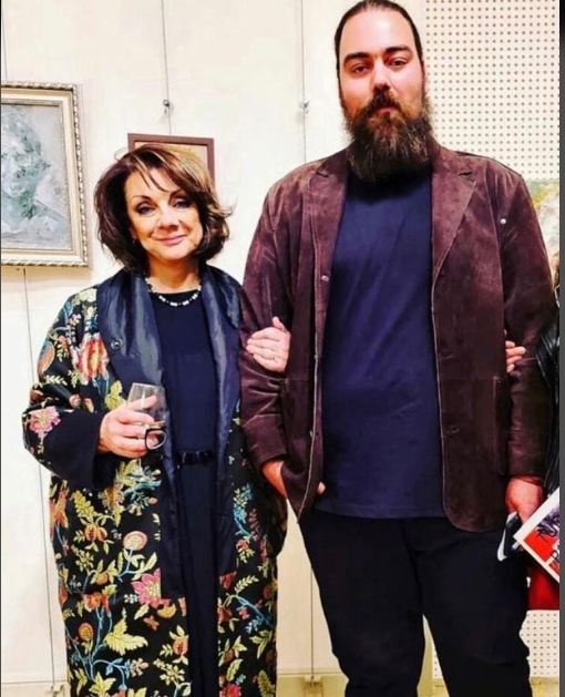 Nu i-a călcat pe urme, dar a moștenit talentul! Fiul lui Carmen Tănase a ales o meserie nobilă și i-a surprins pe toți cu drumul lui neașteptat!