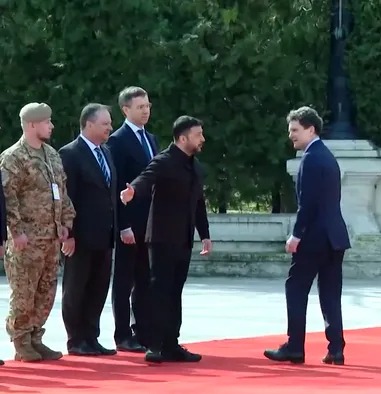 Moment stânjenitor la Cotroceni! Nicușor Dan s-a încurcat în protocol, iar Zelenski i-a arătat drumul