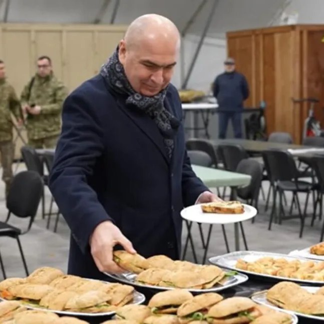 „Prețurile au luat-o razna la cantina Parlamentului!“ Un ministru spune că e mai scump ca în oraș!