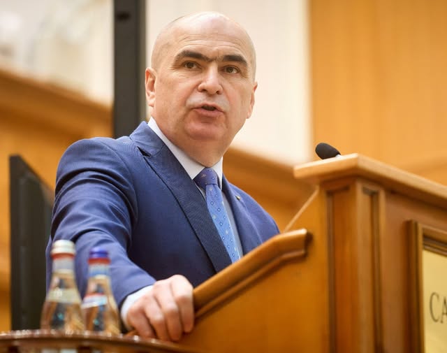 Anunț important din Educație! Elevii pot primi burse generoase dacă îndeplinesc această condiție