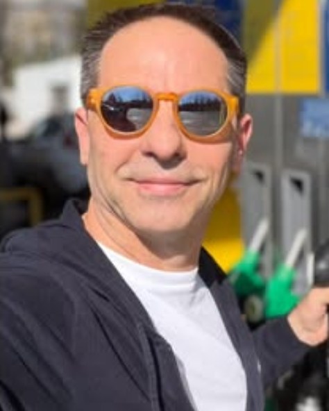 Dan Negru, reacție după ce a făcut plinul la mașină: „Am alimentat mai întâi statul, apoi mașina”