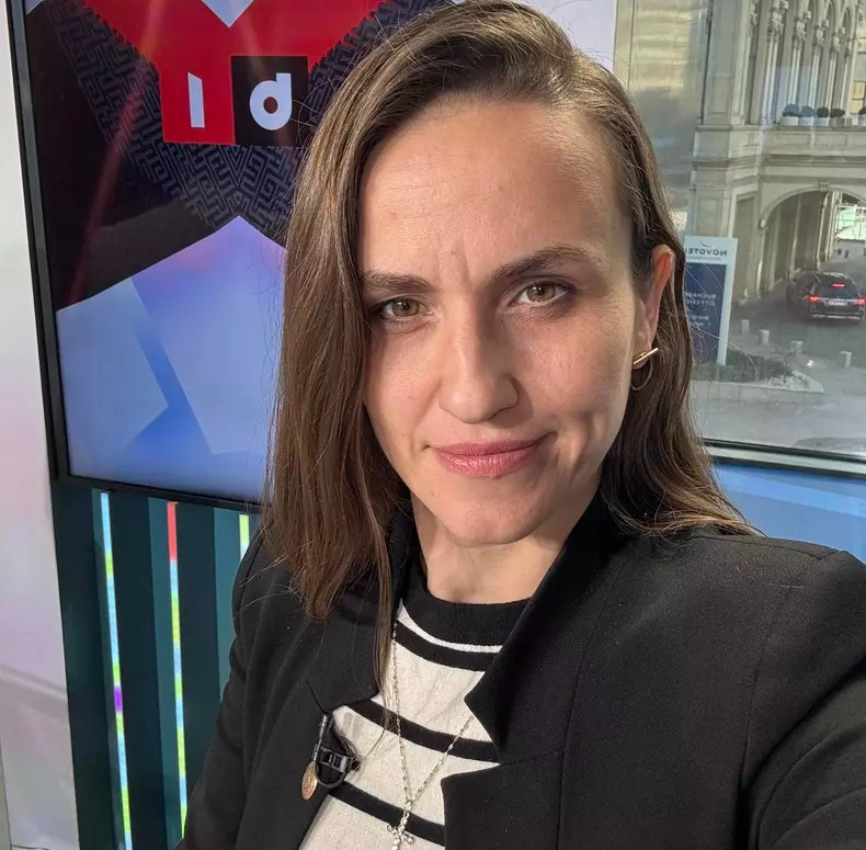 Cine este bărbatul alături de care Oana Țoiu are două fiice. Detalii despre familia ministrei de Externe: