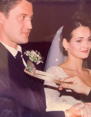 Îi recunoști? Sunt împreună de peste 20 de ani și povestea lor de iubire i-a emoționat pe toți!