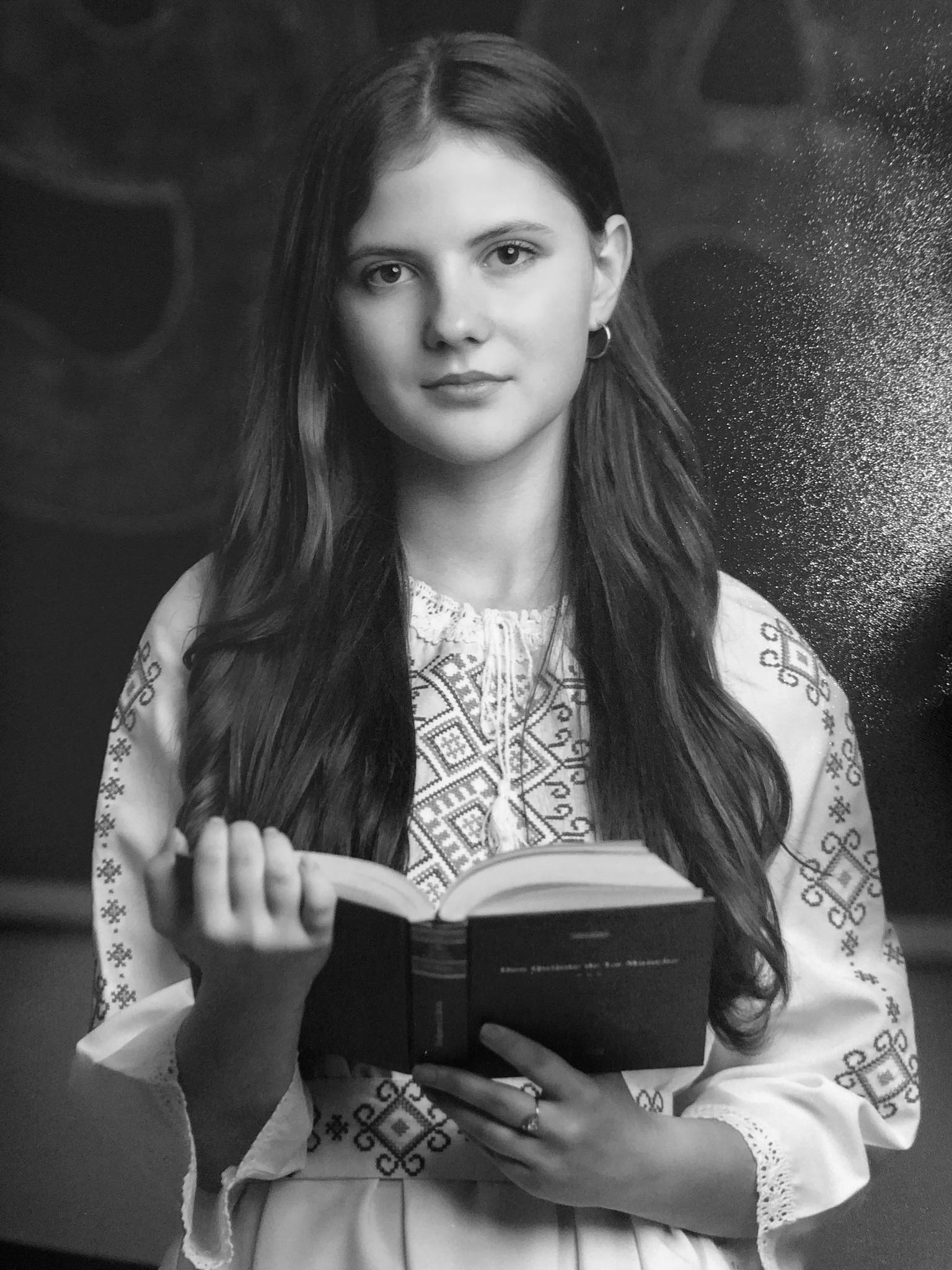 Prea devreme… Ea este Ionela, adolescenta de 17 ani care s-a stins după ce a căzut de pe o…