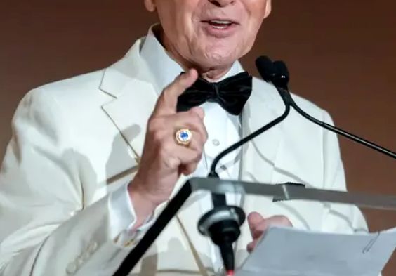 Un cunoscut prezentator TV s-a stins la 82 de ani. Boala gravă care i-a afectat plămânii