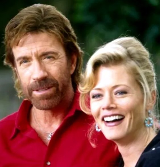 Cum arată Chuck Norris la 86 de ani. Legendarul actor din „Walker, polițist texan” încă se antrenează și lovește sacul de box