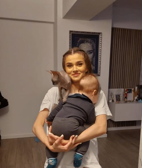 Boala care i-a marcat viața lui Theo Rose . Artista a făcut mărturisirea dureroasă