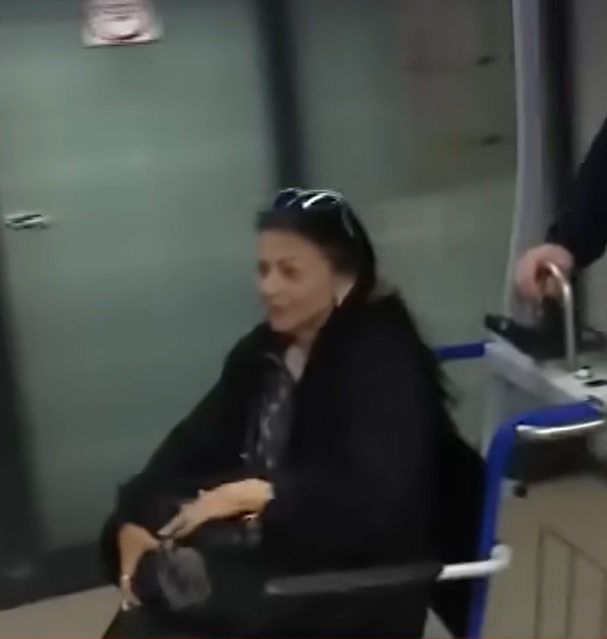 Lacrimi pentru fanii artistei! Elena Cârstea, în scaun cu rotile după problemele de sănătate