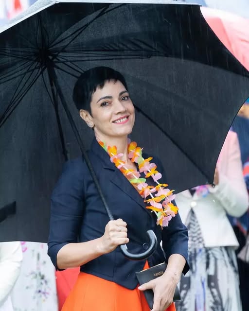 O recunoști? Femeia care se află de peste 20 de ani în spatele președinților României. Puțini știu de unde provine și cum și-a început cariera