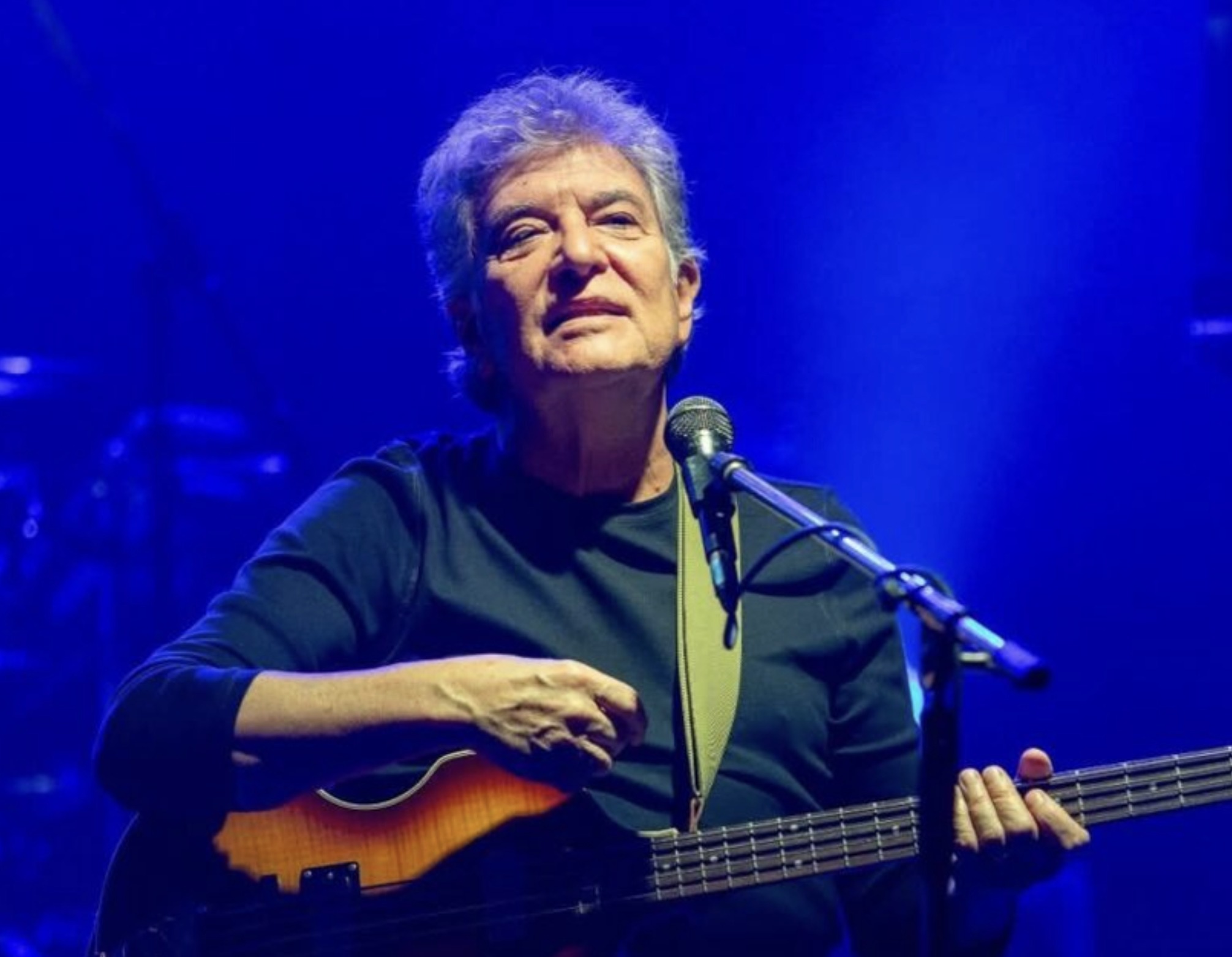 Reacții puternice după incinerarea lui Iulian Vrabete. Fanii sunt revoltați, iar colegii din Holograf au venit direct la crematoriu