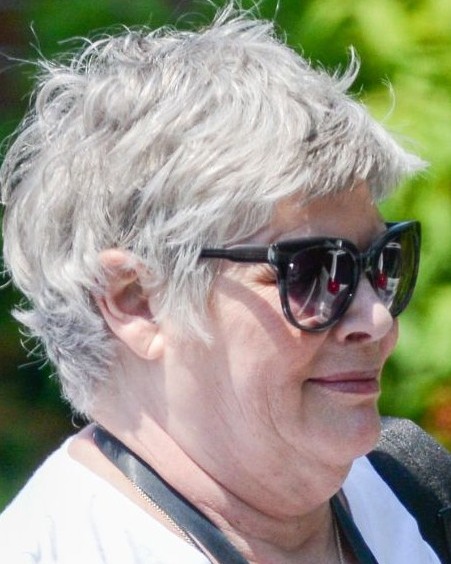 O mai recunoști? Diva care a făcut furori într-un film adorat de români trăiește azi departe de lumina reflectoarelor!