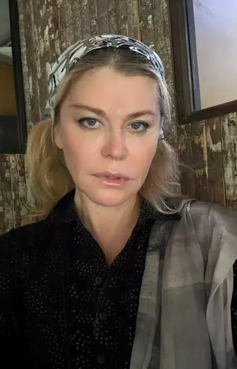 O recunoști? Așa arată vedeta fără machiaj și fără filtre! Fanii au criticat-o dur, dar imaginea spune totul!