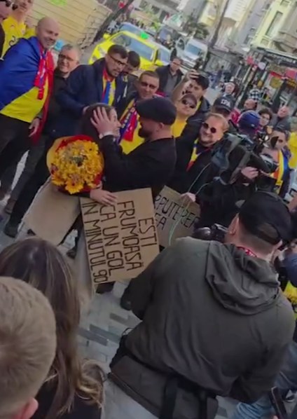 Cerere în căsătorie inedită la Istanbul: un român și-a surprins iubita înainte de meciul cu Turcia