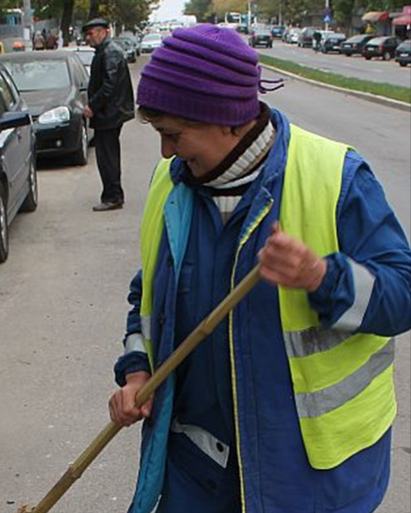 Ce salariu are, de fapt, un măturător de stradă în România în 2026. Suma lunară surprinde pe mulți