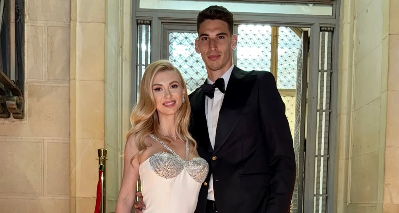 Nu o să-ți vină să crezi! Andreea Bălan s-a „căsătorit” aseară cu Victor Cornea, chiar pe scenă!