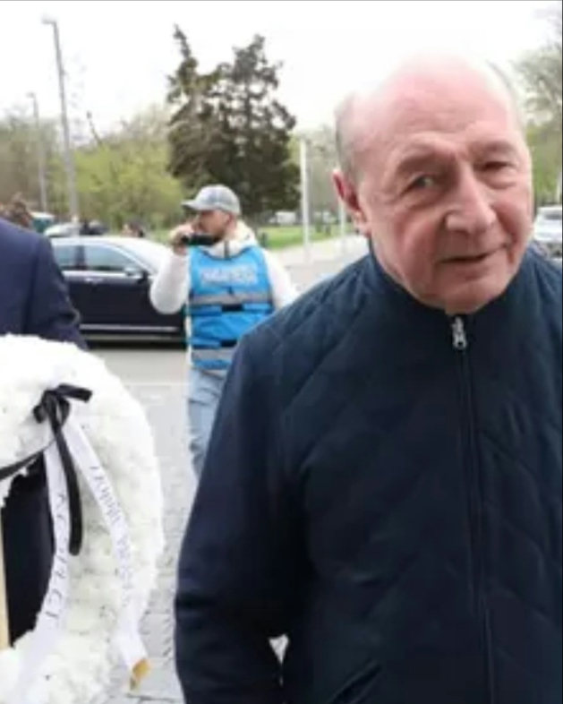 Liniște totală la priveghi! Gestul neașteptat al lui Traian Băsescu care a lăsat pe toată lumea fără cuvinte