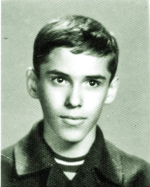 Îl recunoști doar din privire? Povestea discretă a unui mare scriitor român și iubirea care durează de aproape 30 de ani