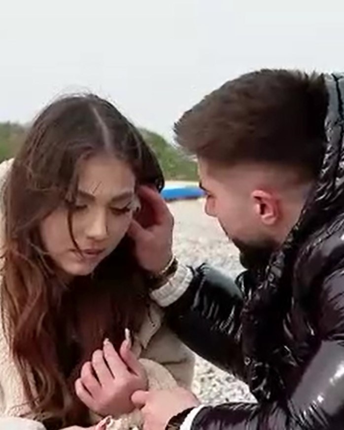 Iosif a surprins-o pe Lucia cu un inel impresionant! Cum a reacționat concurenta atunci când tânărul a cerut-o de…