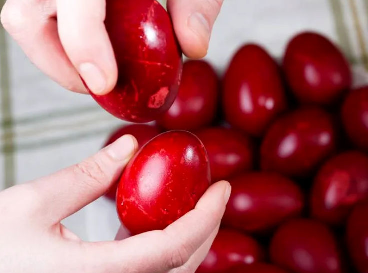 Alergia la ouăle de Paște: simptome, riscuri și când trebuie să mergi de urgență la medic