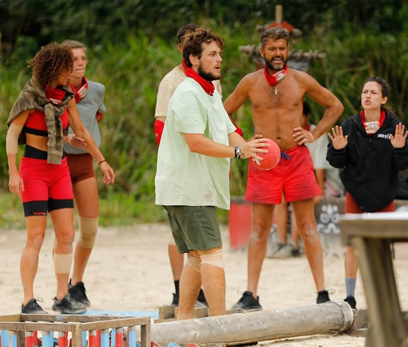 De ce nu renunță niciodată la tricou Survivor România? Adevărul din spatele deciziei lui Aris Eram