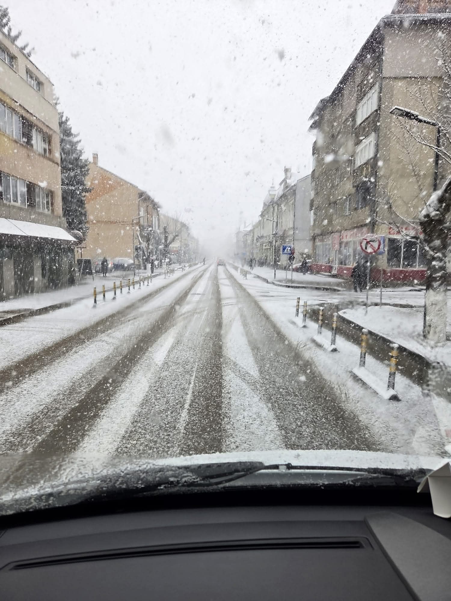 Județul din România unde ninge ca în plină iarnă, chiar înainte de Paște: „Vine Paștele sau Crăciunul?”